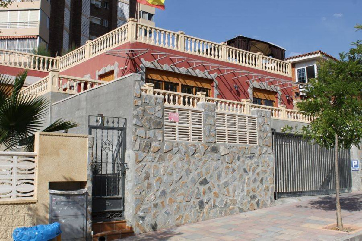 9 Bed Townhouse for sale in Benidorm Costa Blanca, Alicante, Spain