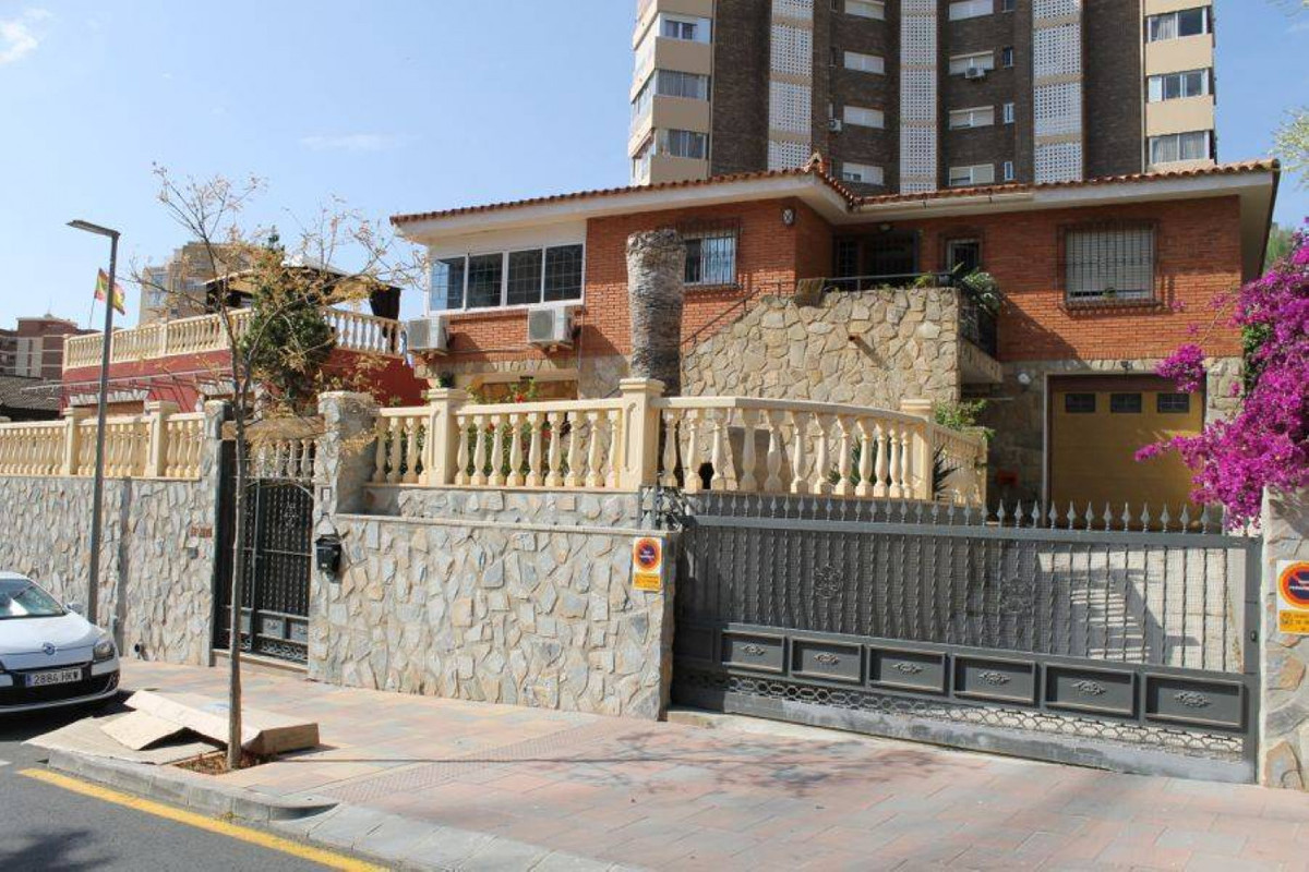 9 Bed Townhouse for sale in Benidorm Costa Blanca, Alicante, Spain