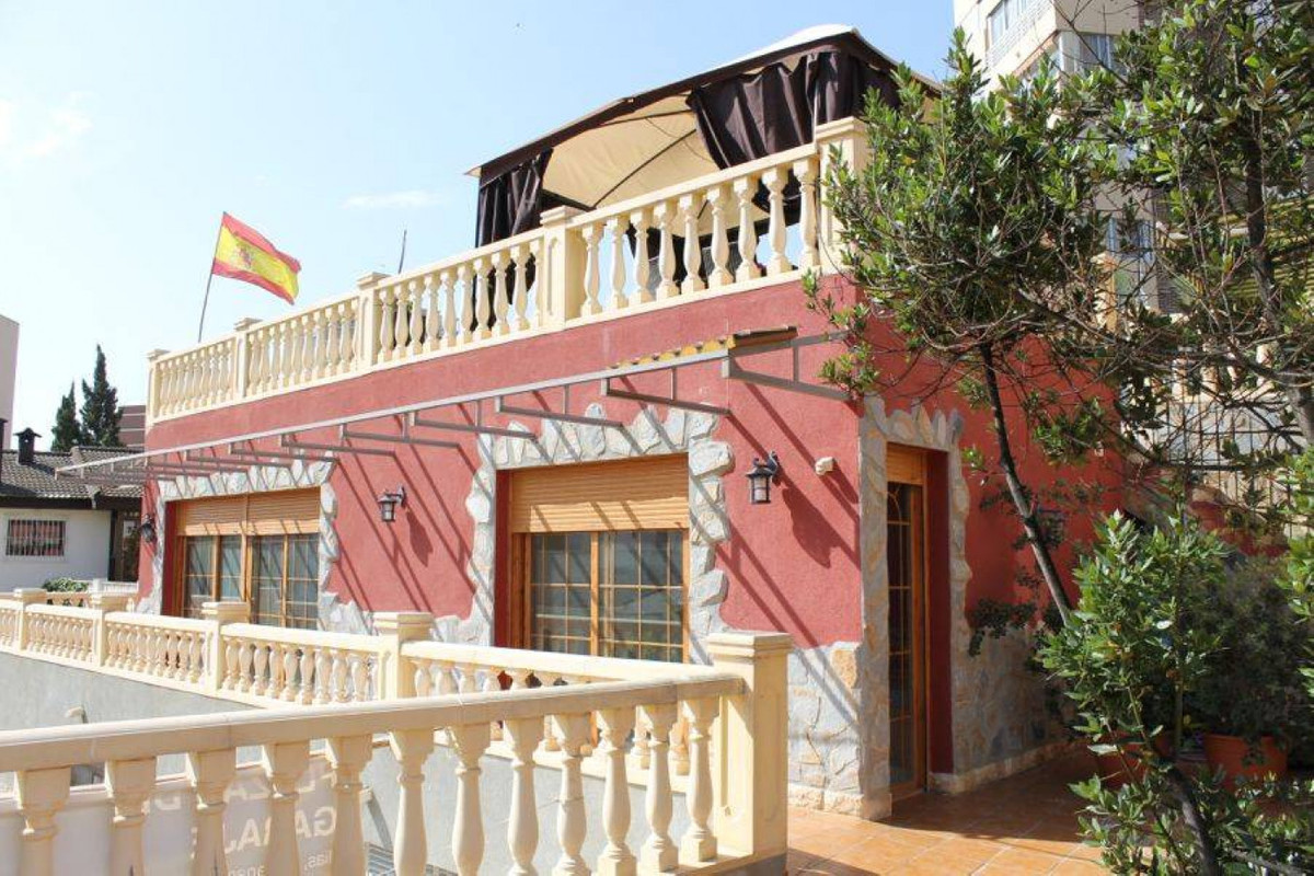 9 Bed Townhouse for sale in Benidorm Costa Blanca, Alicante, Spain