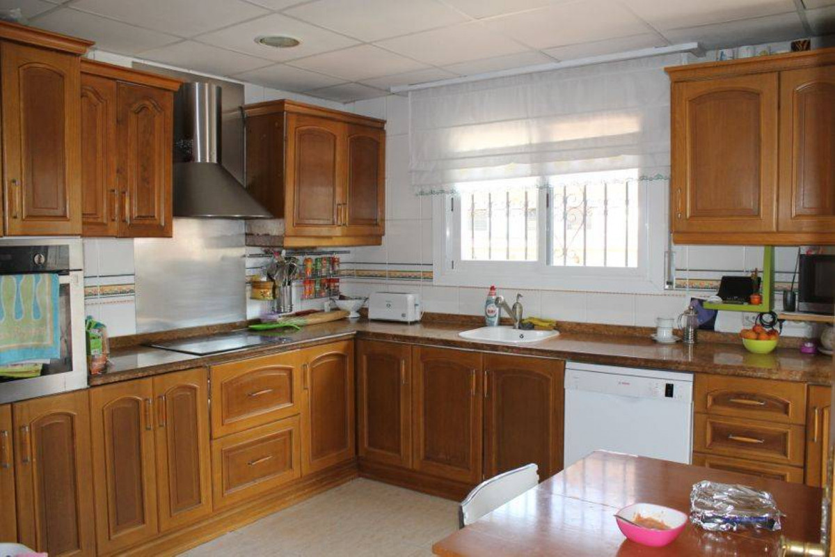 9 Bed Townhouse for sale in Benidorm Costa Blanca, Alicante, Spain
