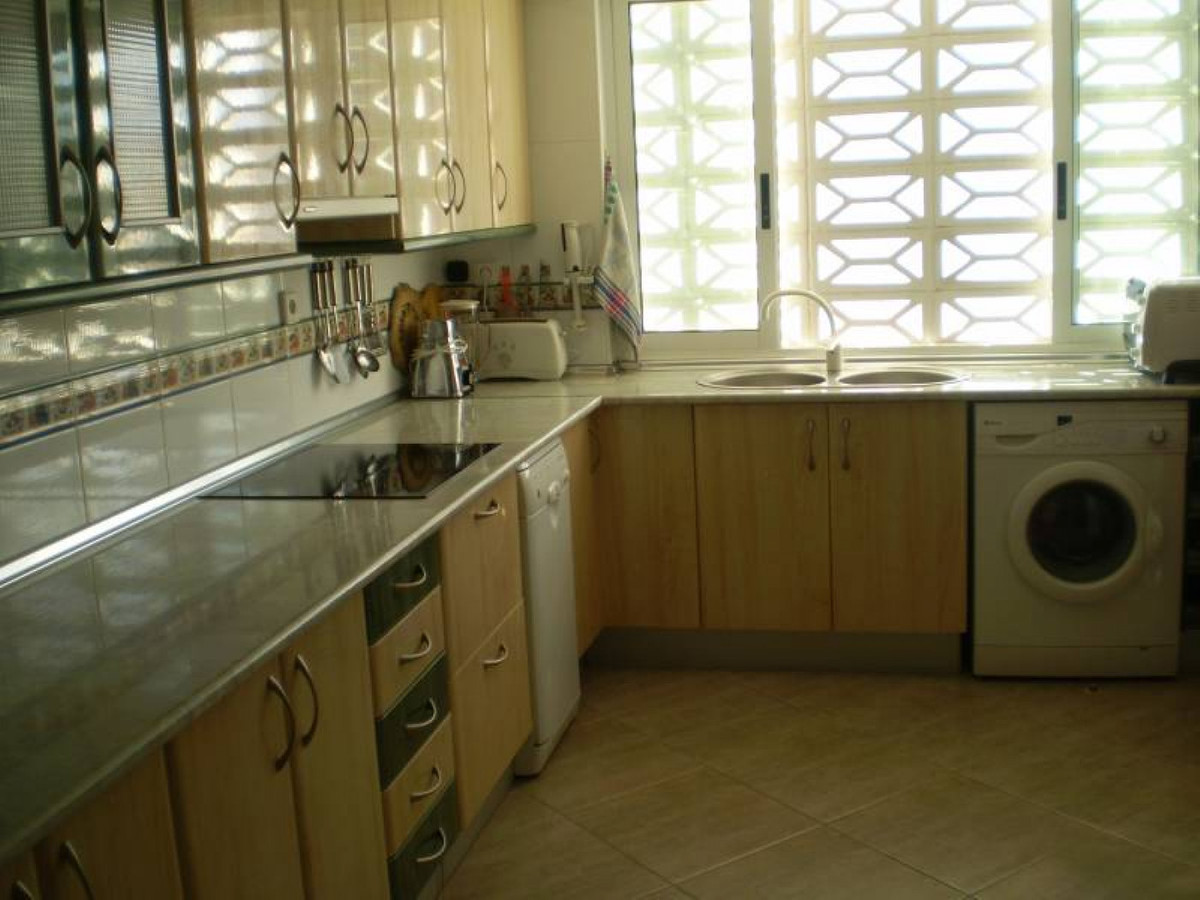 Se vende Apartamento Planta Media de 2 dormitorios en Costa Blanca, Alicante, España