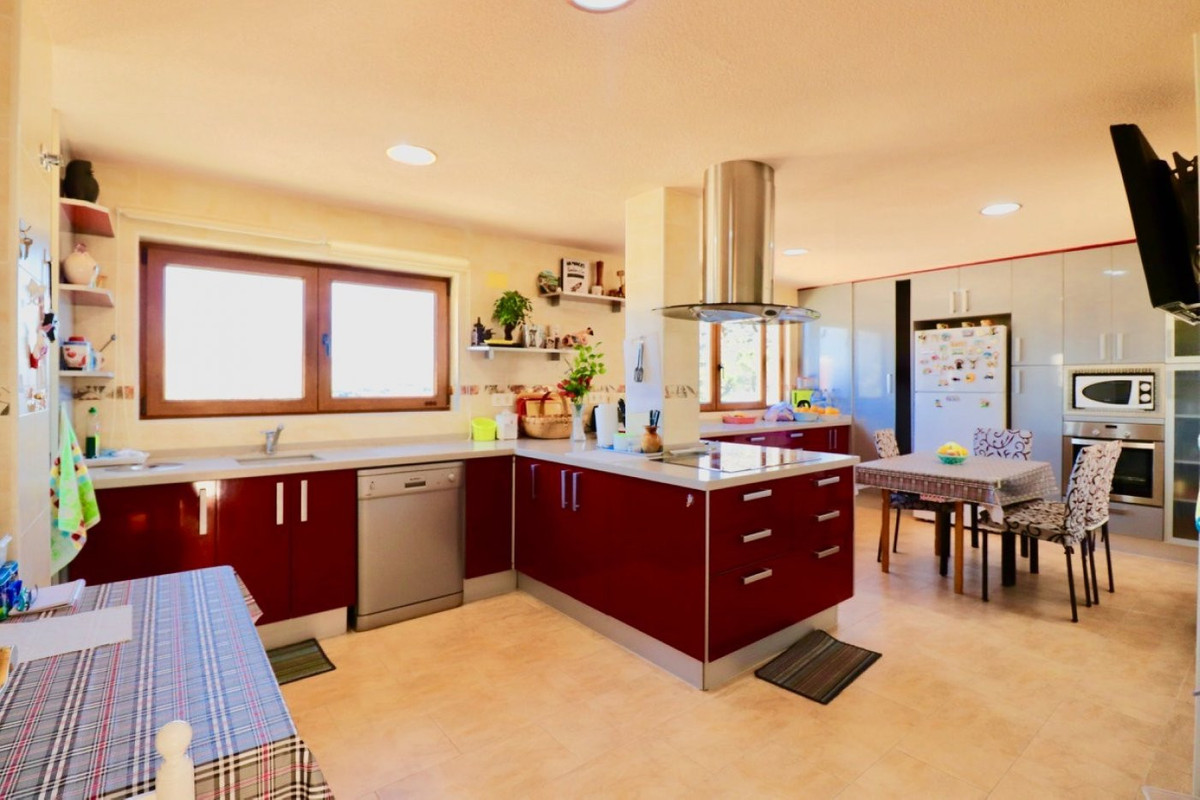 7 Bed Townhouse for sale in Benidorm Costa Blanca, Alicante, Spain