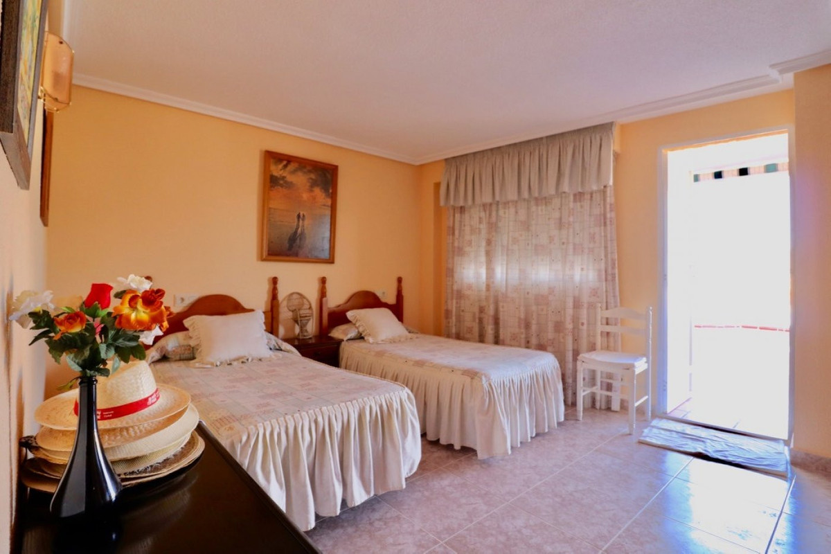 7 Bed Townhouse for sale in Benidorm Costa Blanca, Alicante, Spain