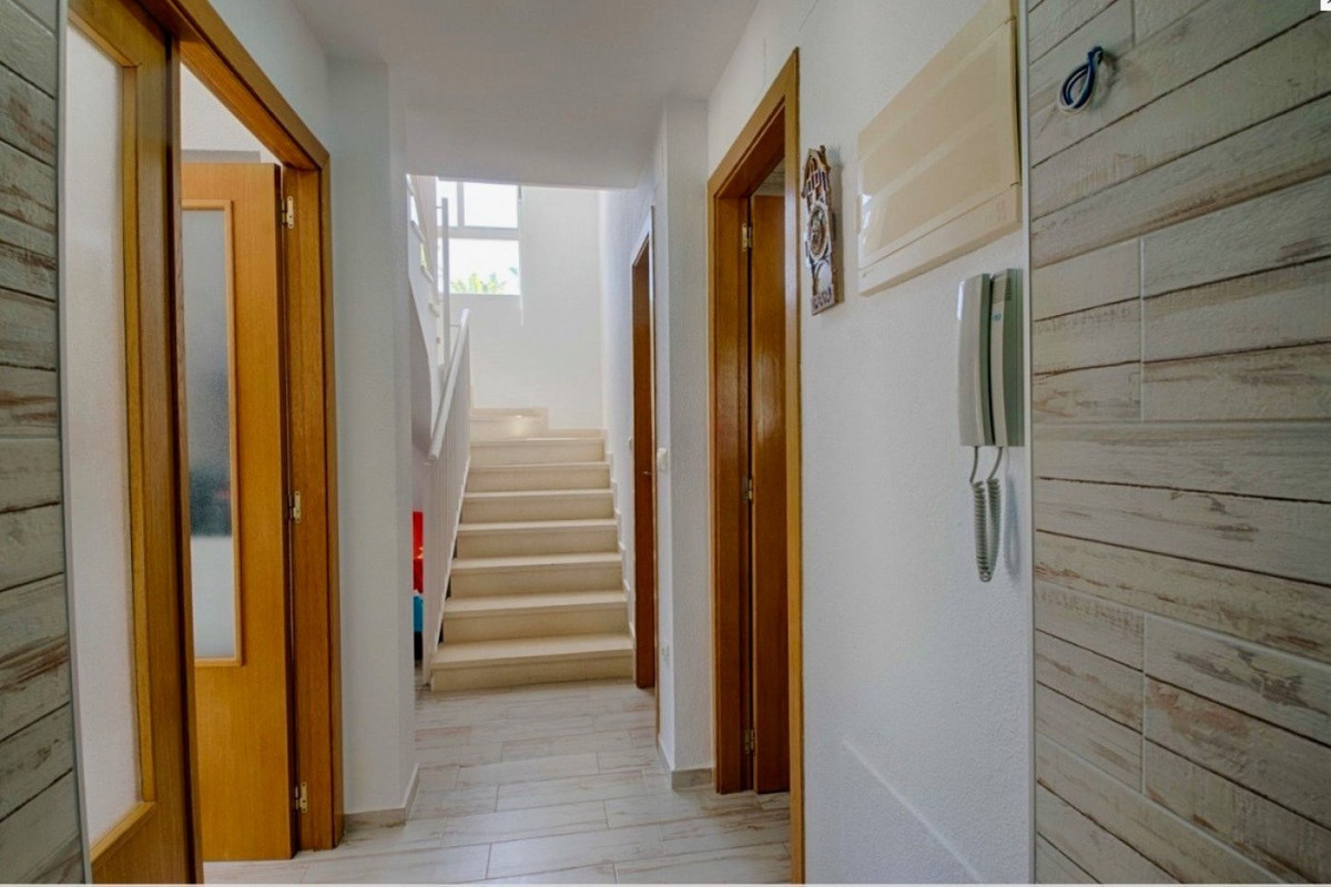 Se vende Villa - Chalet de 4 dormitorios en Costa Blanca, Alicante, España