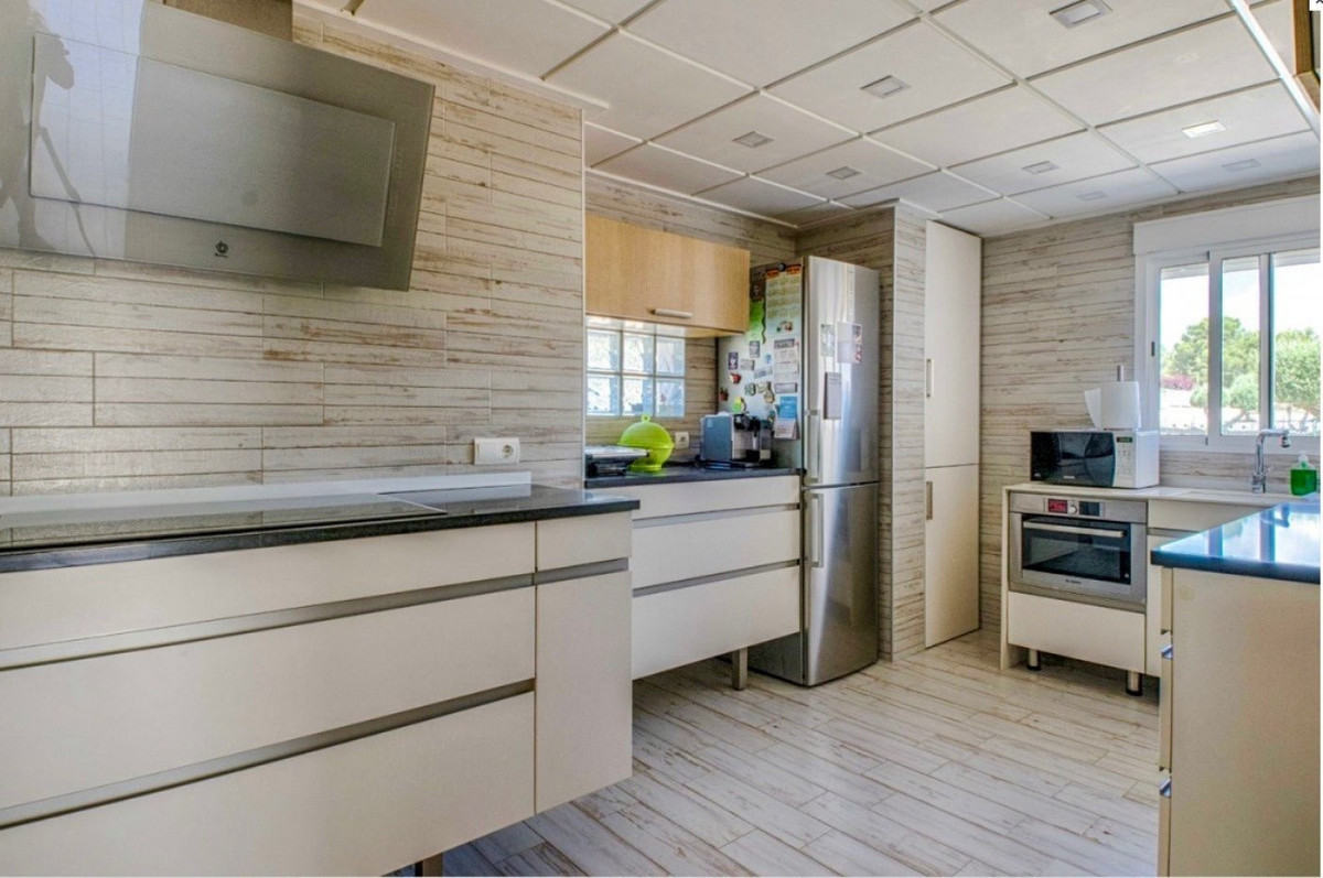 Se vende Villa - Chalet de 4 dormitorios en Costa Blanca, Alicante, España