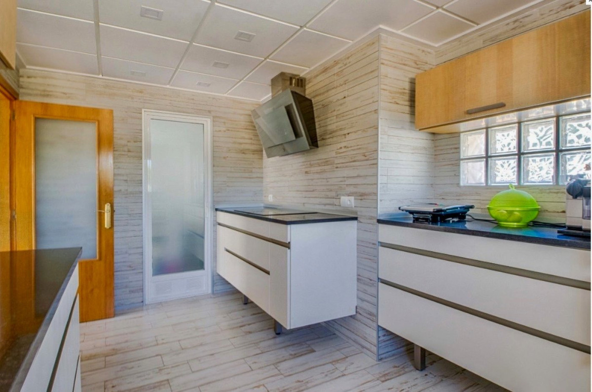 Se vende Villa - Chalet de 4 dormitorios en Costa Blanca, Alicante, España