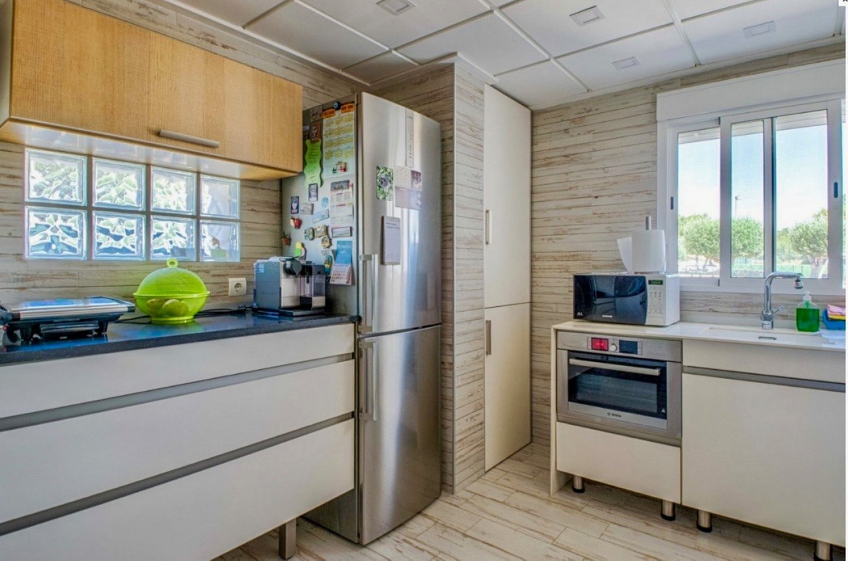 Se vende Villa - Chalet de 4 dormitorios en Costa Blanca, Alicante, España