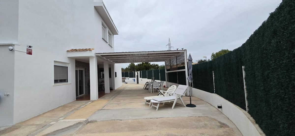 Se vende Villa - Chalet de 4 dormitorios en Costa Blanca, Alicante, España
