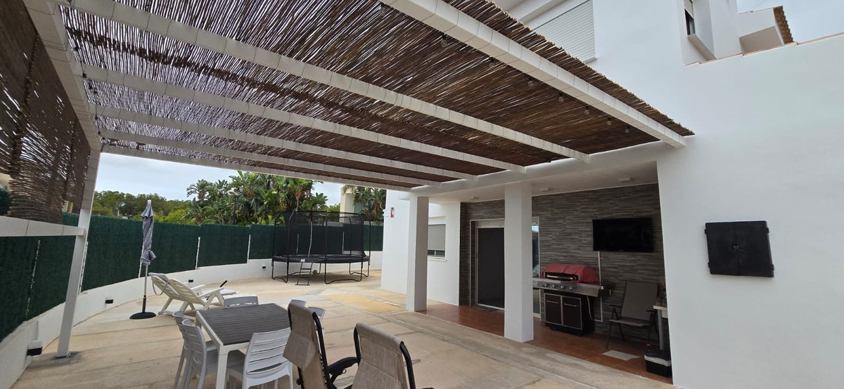 Se vende Villa - Chalet de 4 dormitorios en Costa Blanca, Alicante, España