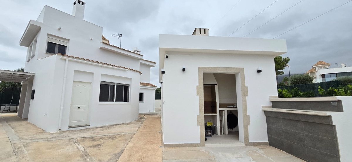 Se vende Villa - Chalet de 4 dormitorios en Costa Blanca, Alicante, España