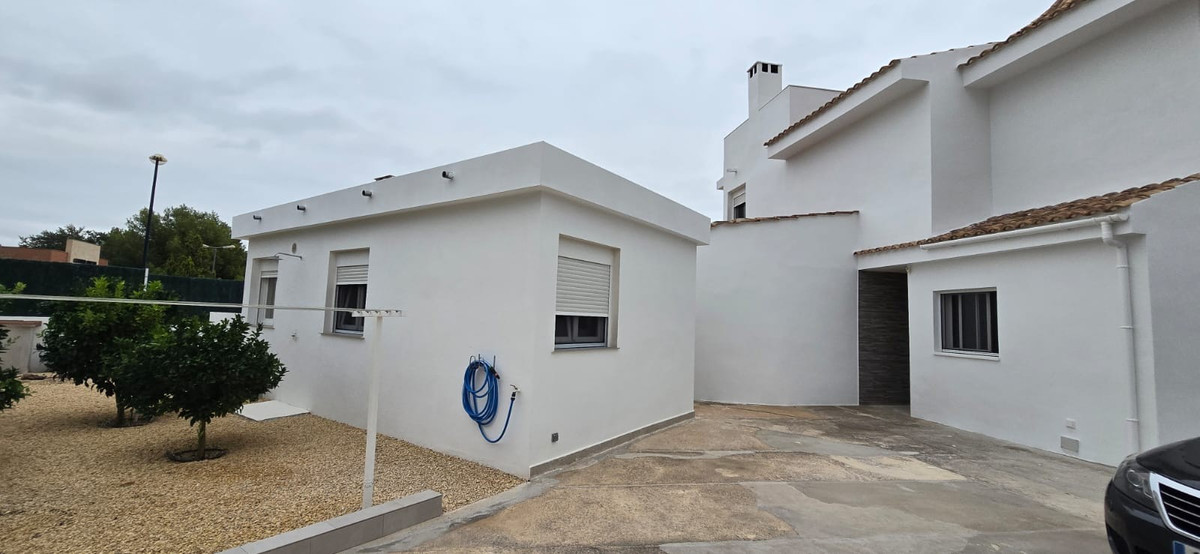 Se vende Villa - Chalet de 4 dormitorios en Costa Blanca, Alicante, España