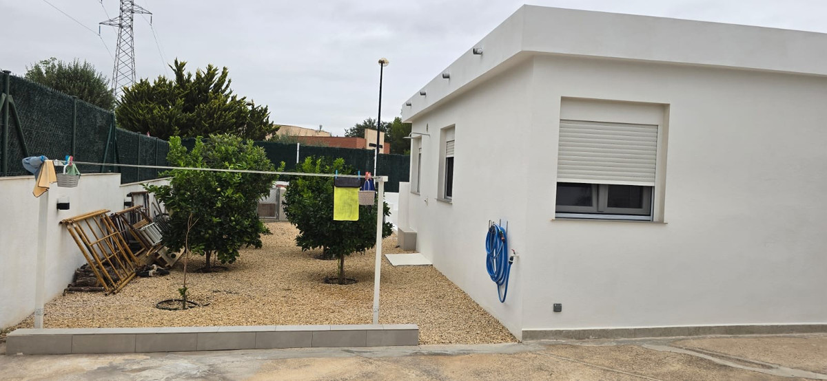Se vende Villa - Chalet de 4 dormitorios en Costa Blanca, Alicante, España