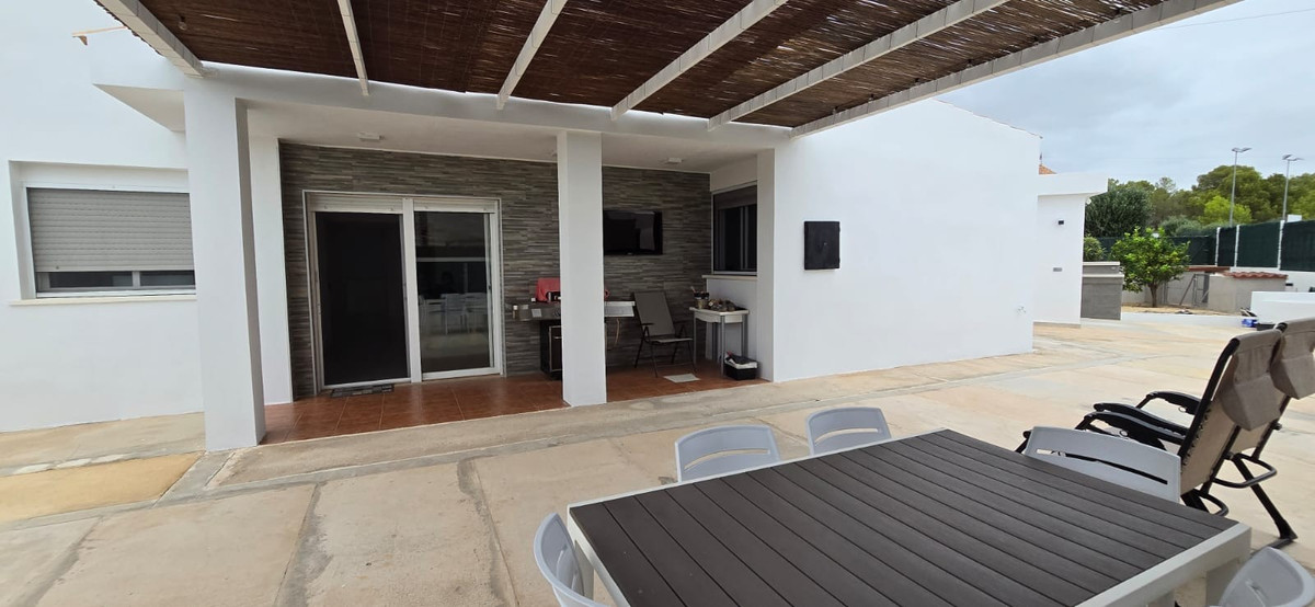 Se vende Villa - Chalet de 4 dormitorios en Costa Blanca, Alicante, España