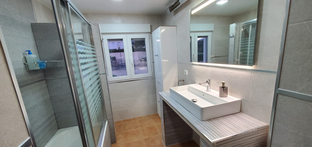 Se vende Villa - Chalet de 4 dormitorios en Costa Blanca, Alicante, España
