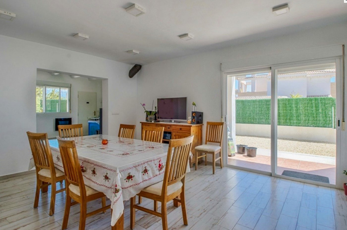 Se vende Villa - Chalet de 4 dormitorios en Costa Blanca, Alicante, España