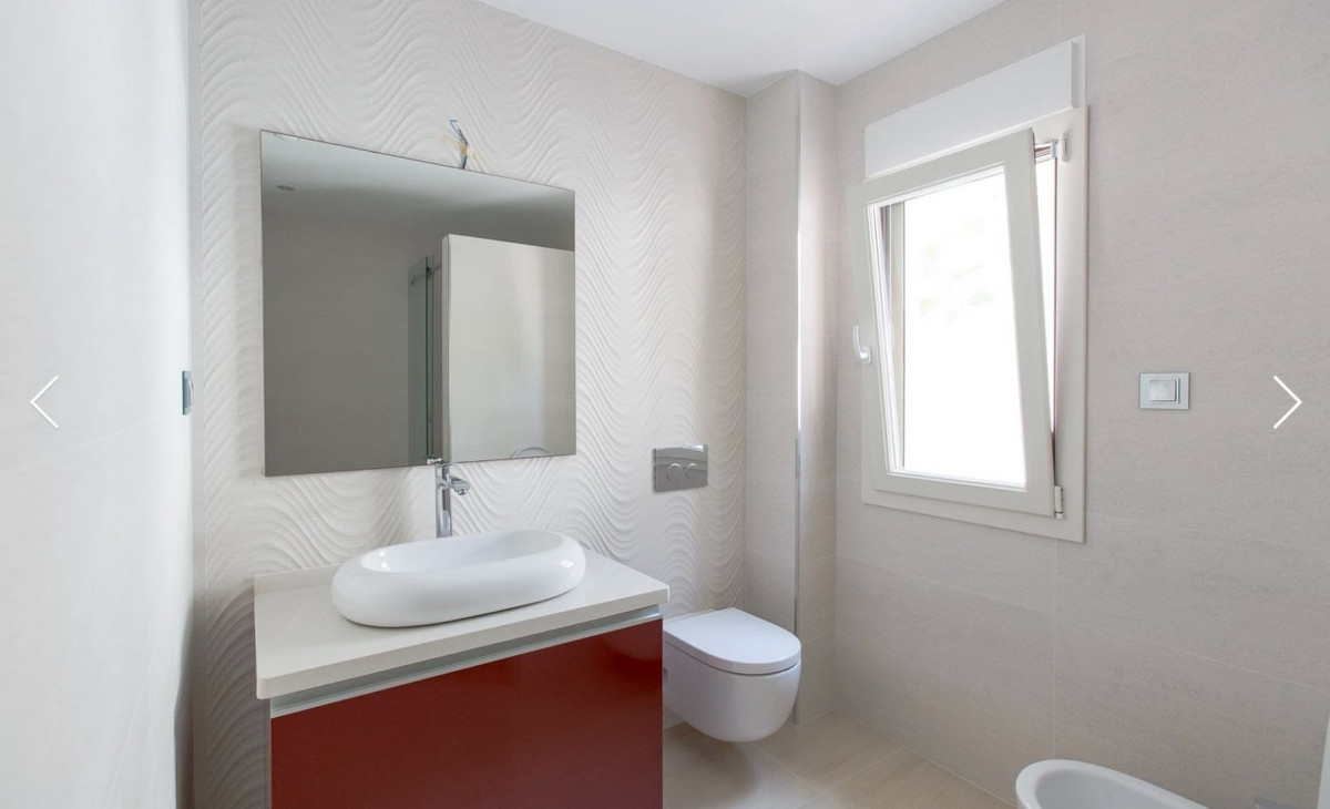 Se vende Villa - Chalet de 4 dormitorios en Costa Blanca, Alicante, España