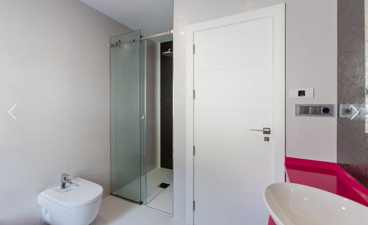 Se vende Villa - Chalet de 4 dormitorios en Costa Blanca, Alicante, España