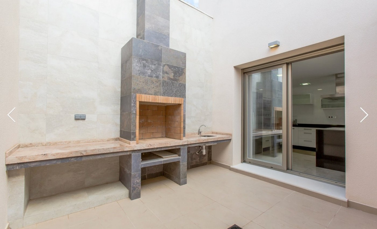 Se vende Villa - Chalet de 4 dormitorios en Costa Blanca, Alicante, España