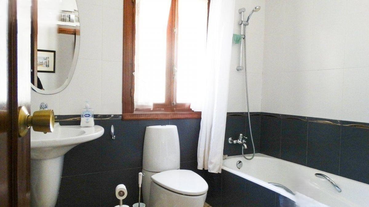 Se vende Villa - Chalet de 4 dormitorios en Costa Blanca, Alicante, España