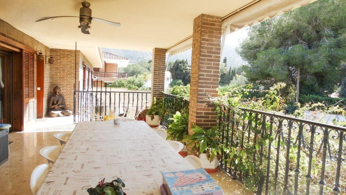 Se vende Villa - Chalet de 4 dormitorios en Costa Blanca, Alicante, España