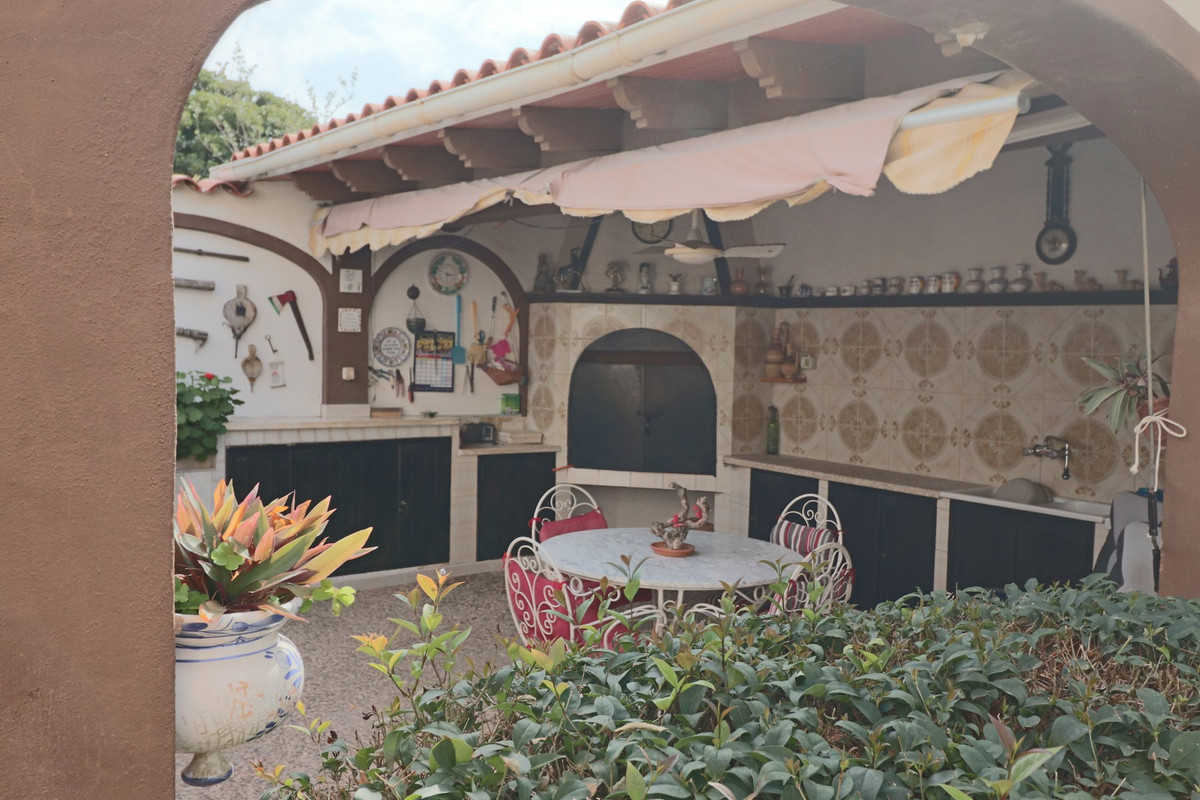 Se vende Villa - Chalet de 6 dormitorios en Costa Blanca, Alicante, España
