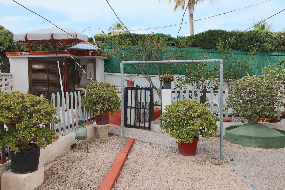Se vende Villa - Chalet de 6 dormitorios en Costa Blanca, Alicante, España