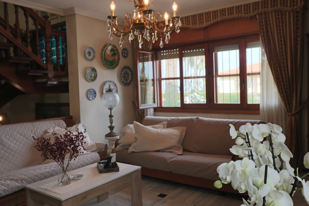 Se vende Villa - Chalet de 6 dormitorios en Costa Blanca, Alicante, España