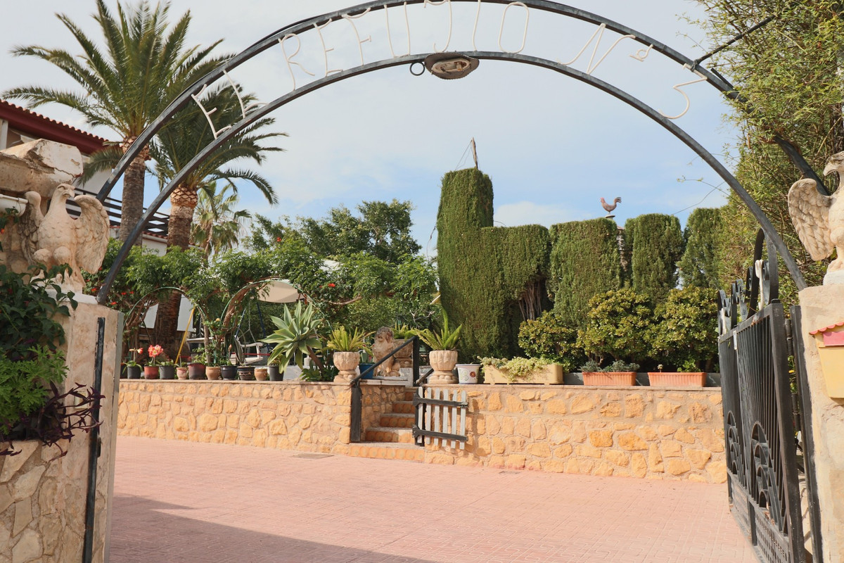 Se vende Villa - Chalet de 6 dormitorios en Costa Blanca, Alicante, España