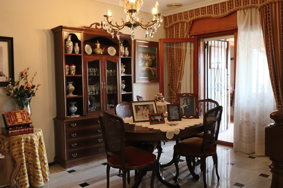 Se vende Villa - Chalet de 6 dormitorios en Costa Blanca, Alicante, España