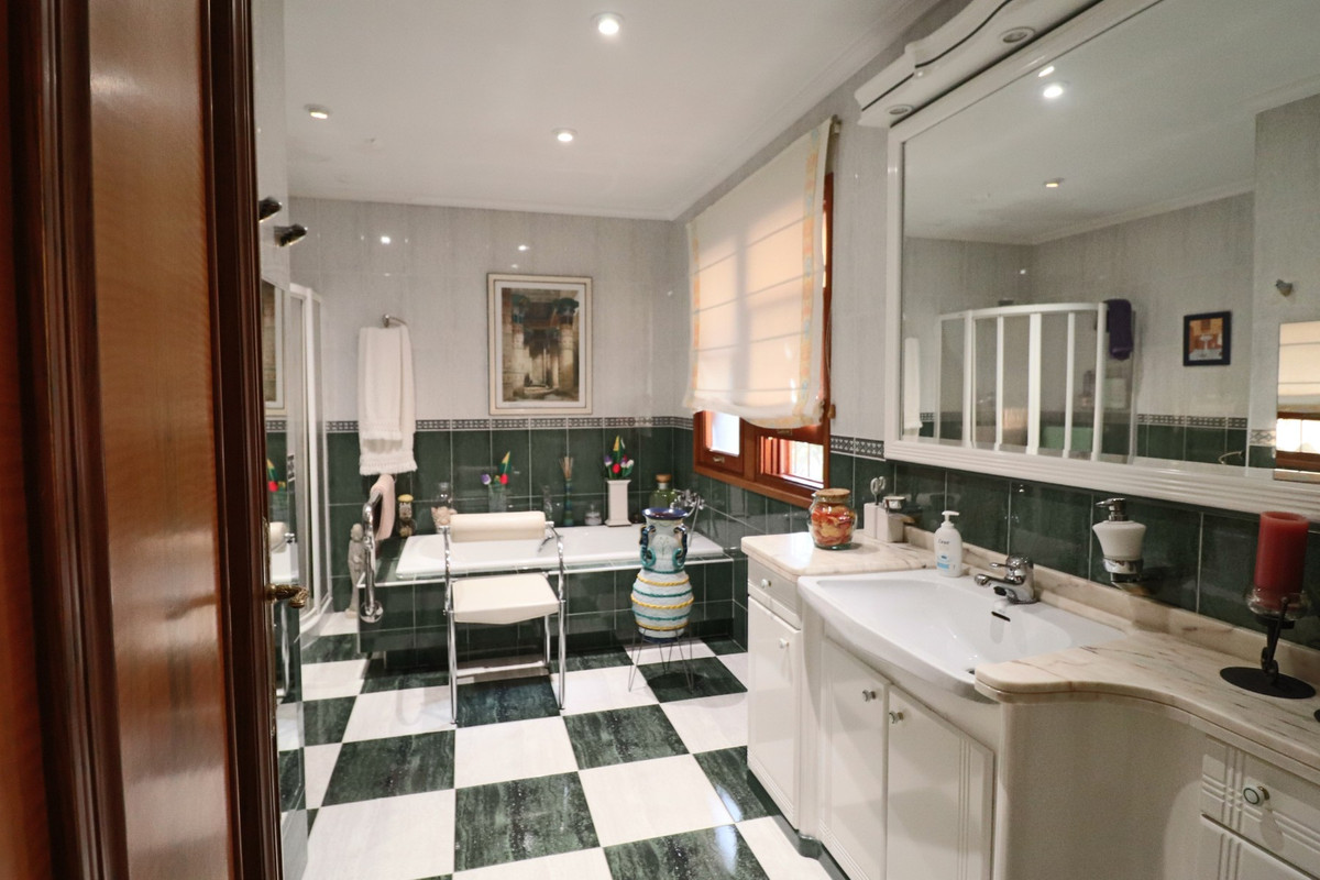 Se vende Villa - Chalet de 6 dormitorios en Costa Blanca, Alicante, España