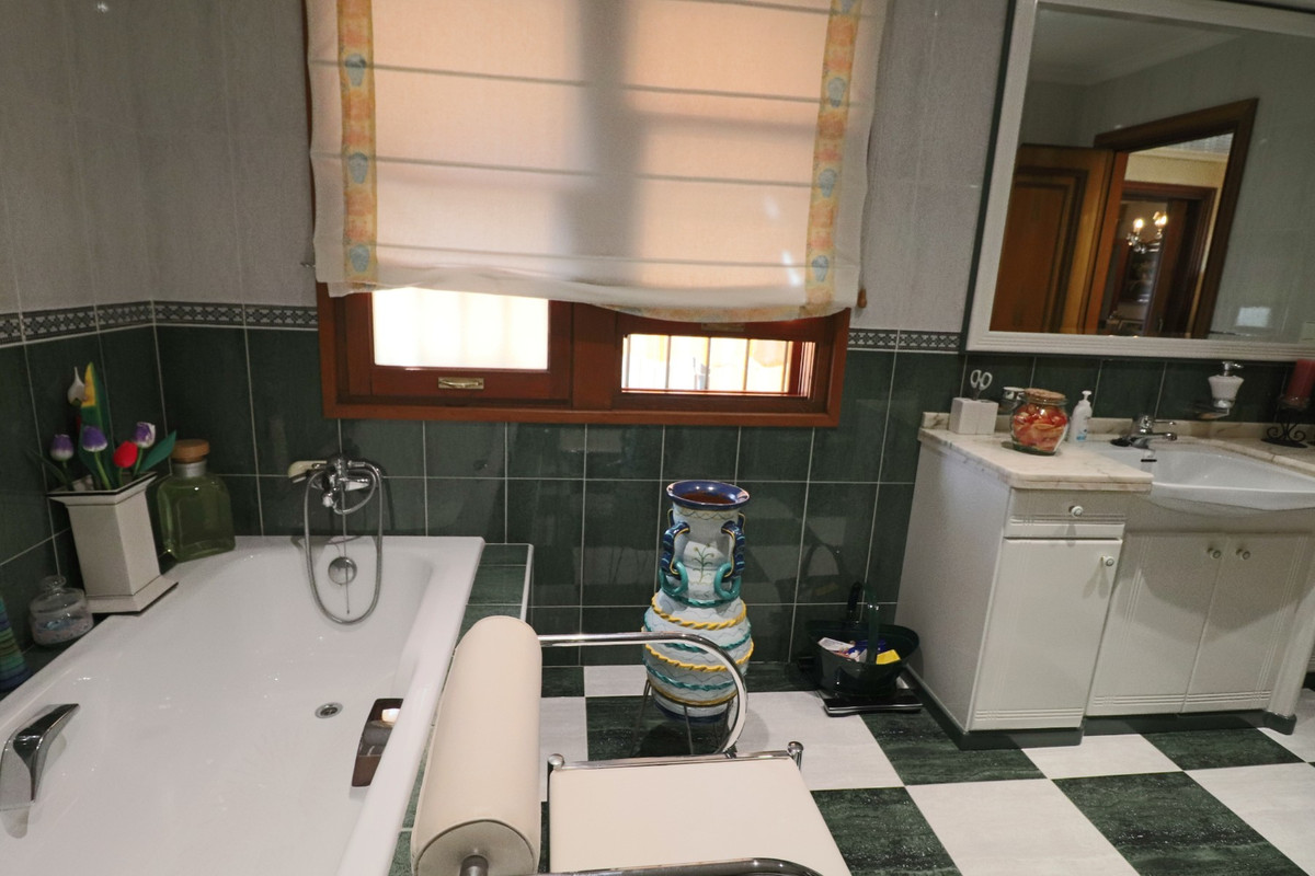 Se vende Villa - Chalet de 6 dormitorios en Costa Blanca, Alicante, España