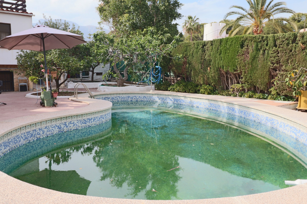 Se vende Villa - Chalet de 6 dormitorios en Costa Blanca, Alicante, España