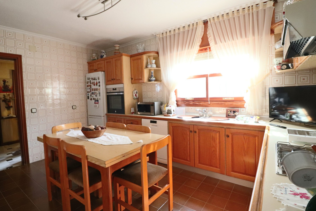 Se vende Villa - Chalet de 6 dormitorios en Costa Blanca, Alicante, España