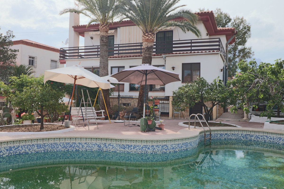 Se vende Villa - Chalet de 6 dormitorios en Costa Blanca, Alicante, España