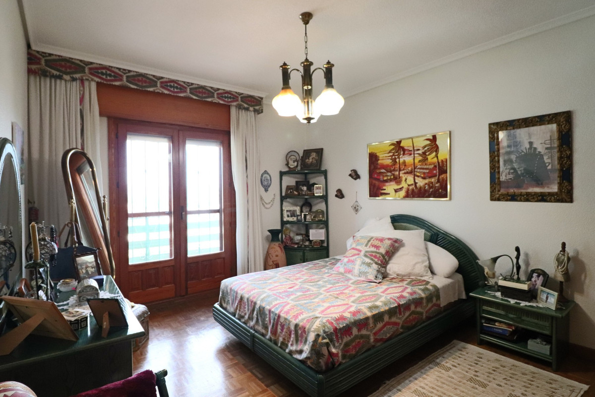 Se vende Villa - Chalet de 6 dormitorios en Costa Blanca, Alicante, España