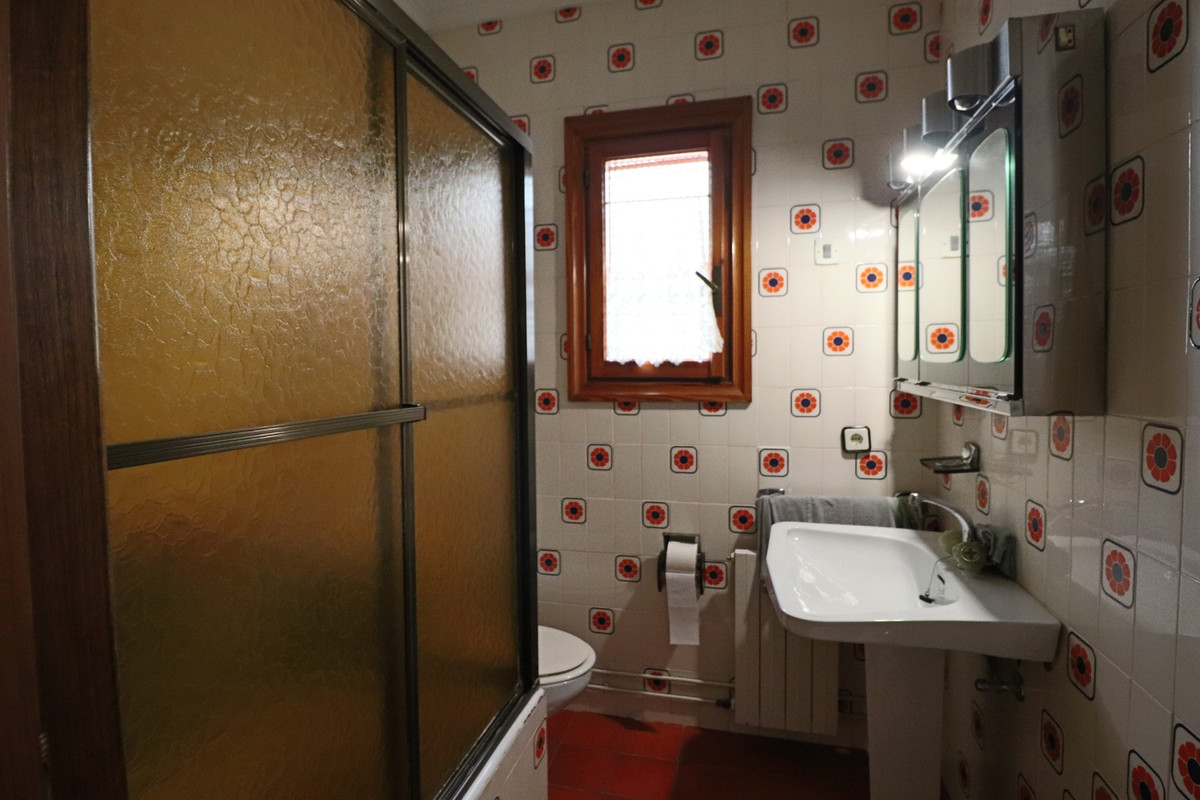 Se vende Villa - Chalet de 6 dormitorios en Costa Blanca, Alicante, España