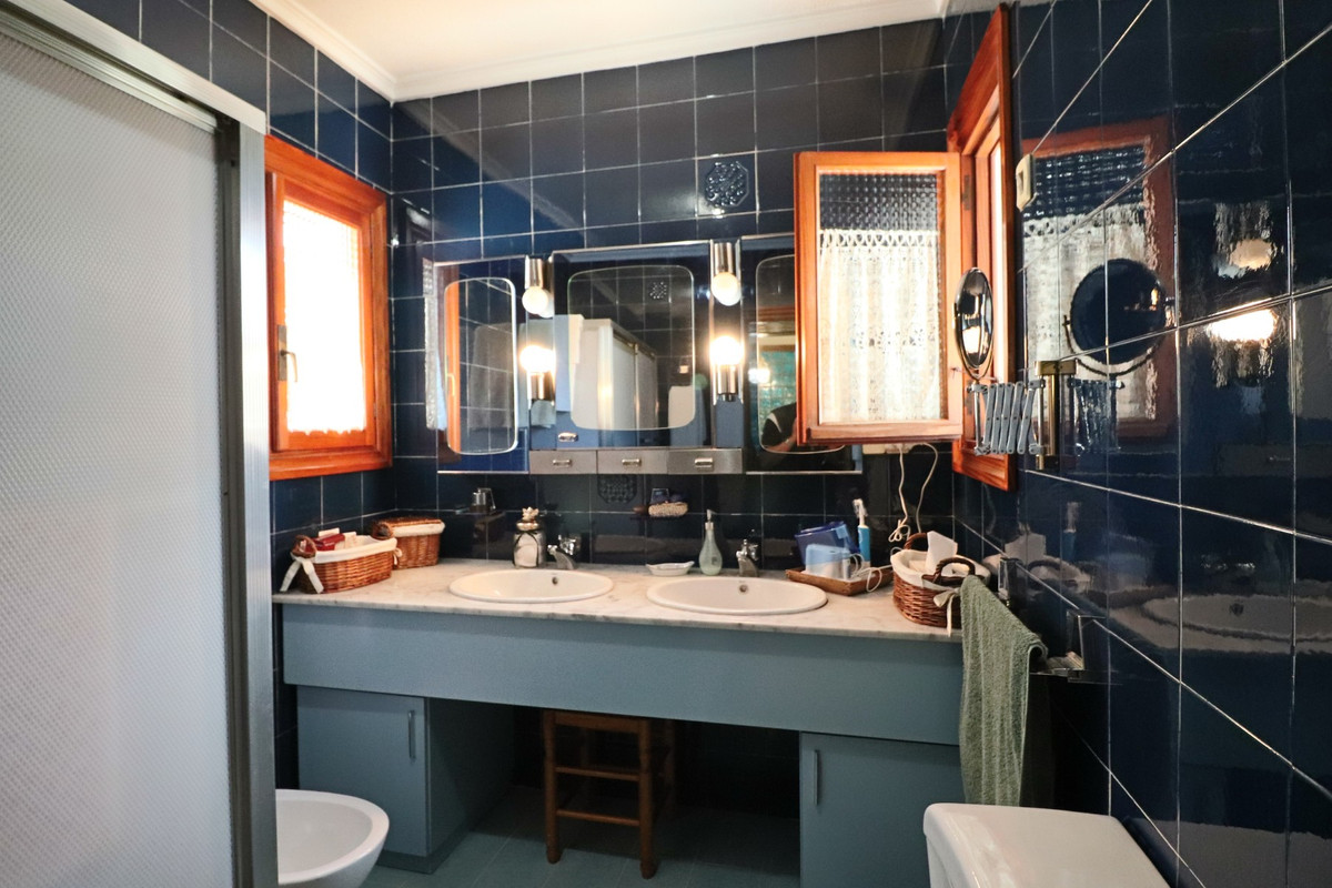 Se vende Villa - Chalet de 6 dormitorios en Costa Blanca, Alicante, España