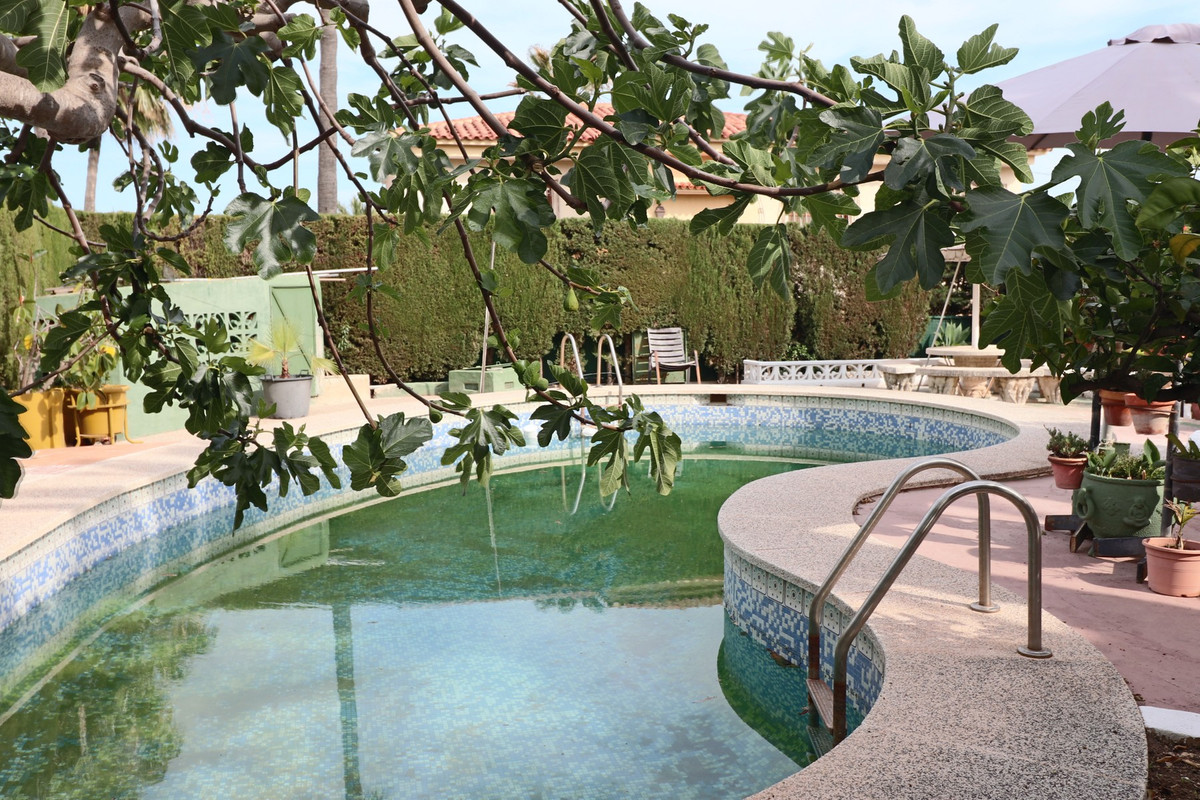 Se vende Villa - Chalet de 6 dormitorios en Costa Blanca, Alicante, España