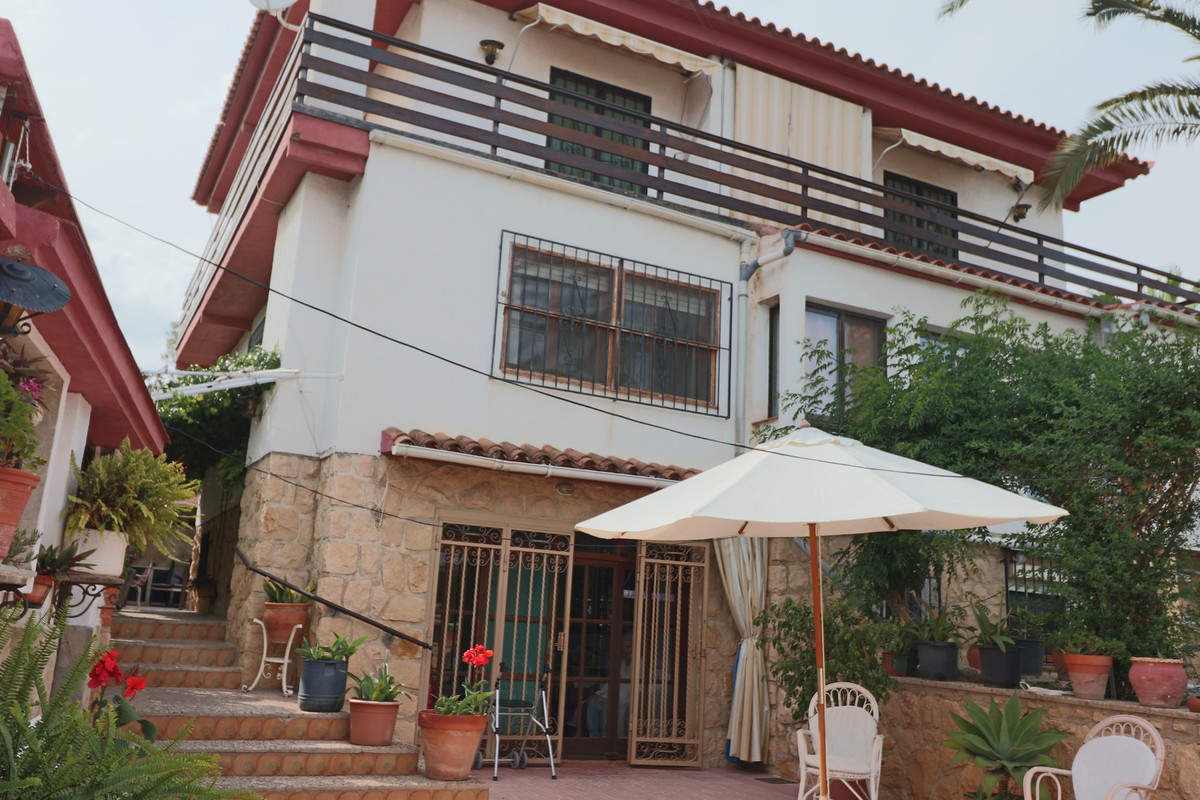 Se vende Villa - Chalet de 6 dormitorios en Costa Blanca, Alicante, España