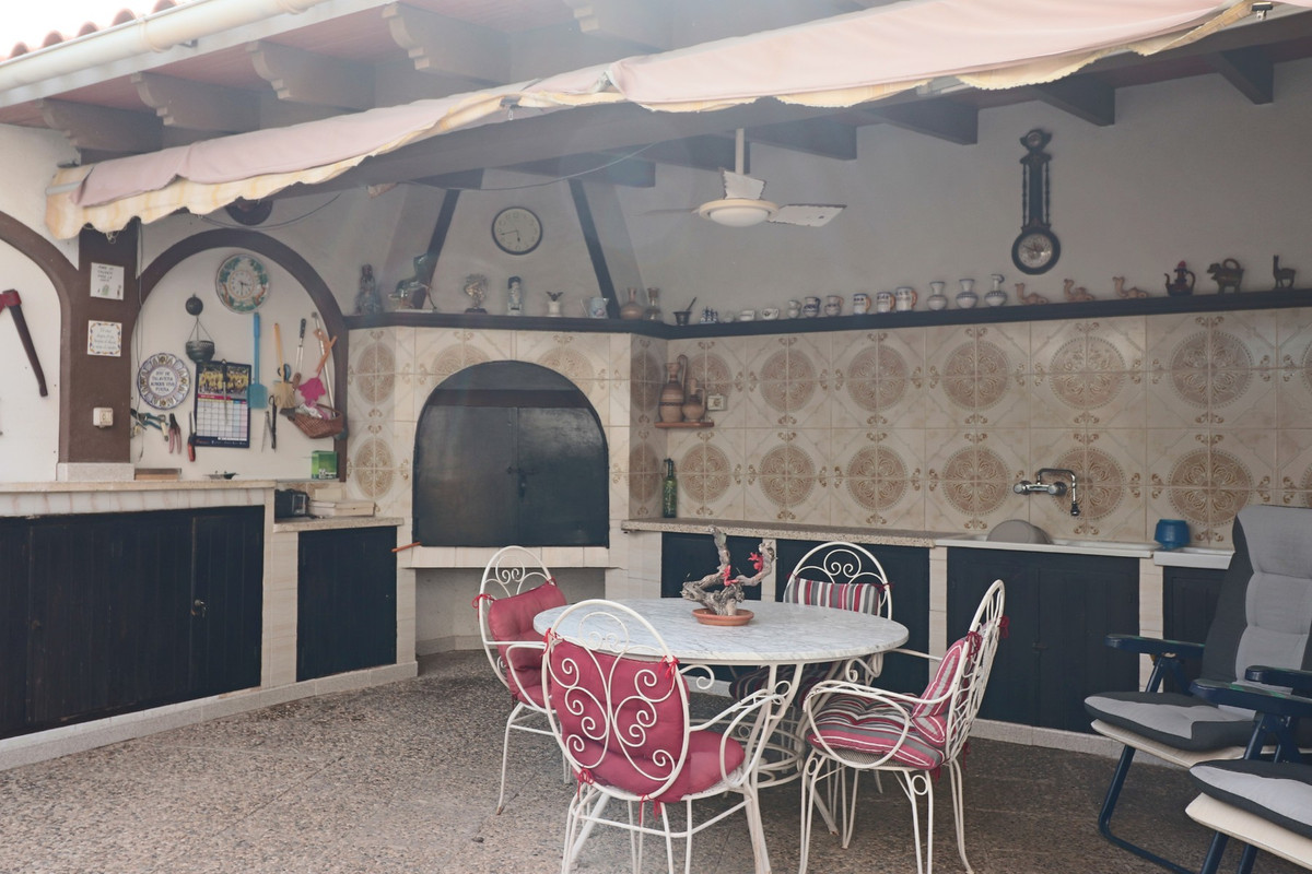 Se vende Villa - Chalet de 6 dormitorios en Costa Blanca, Alicante, España