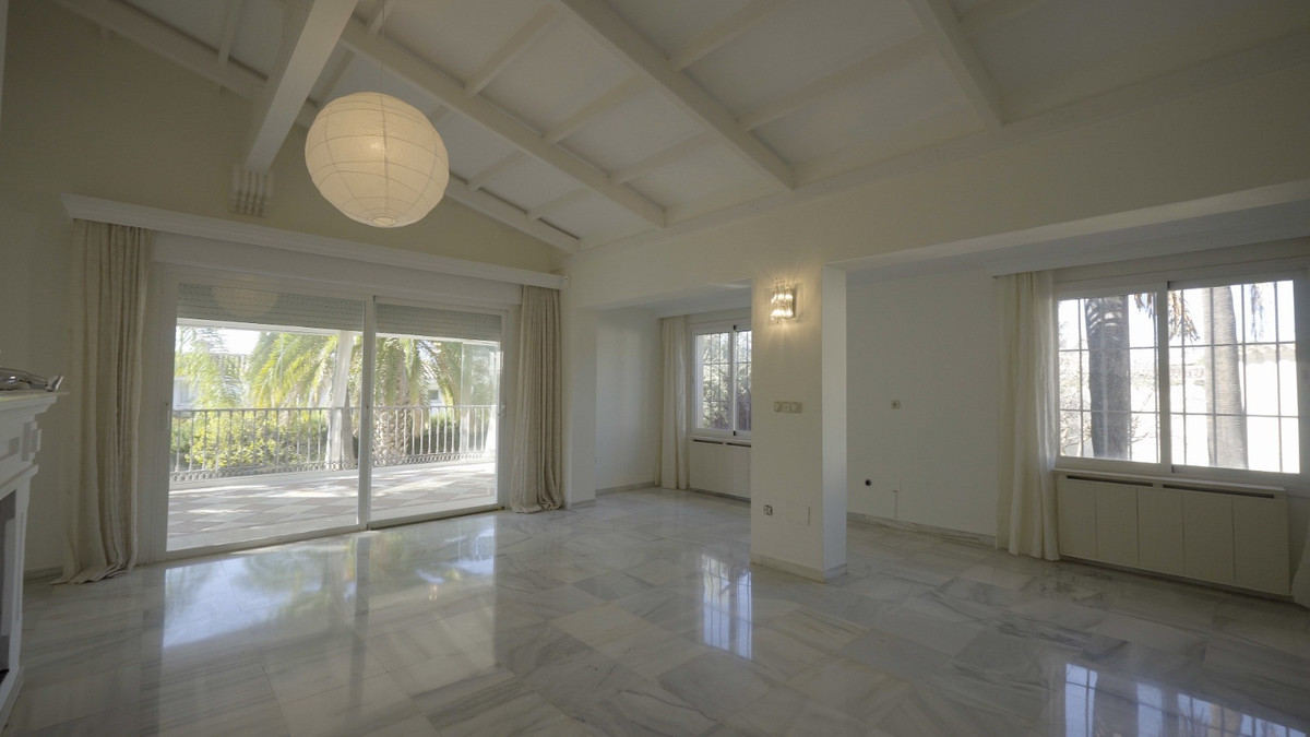 5 Bed Townhouse for sale in Nagüeles Costa Del Sol, Málaga, Spain