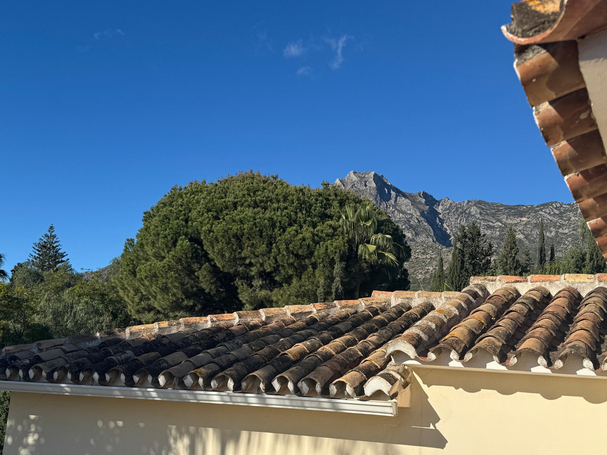 5 Bed Townhouse for sale in Nagüeles Costa Del Sol, Málaga, Spain