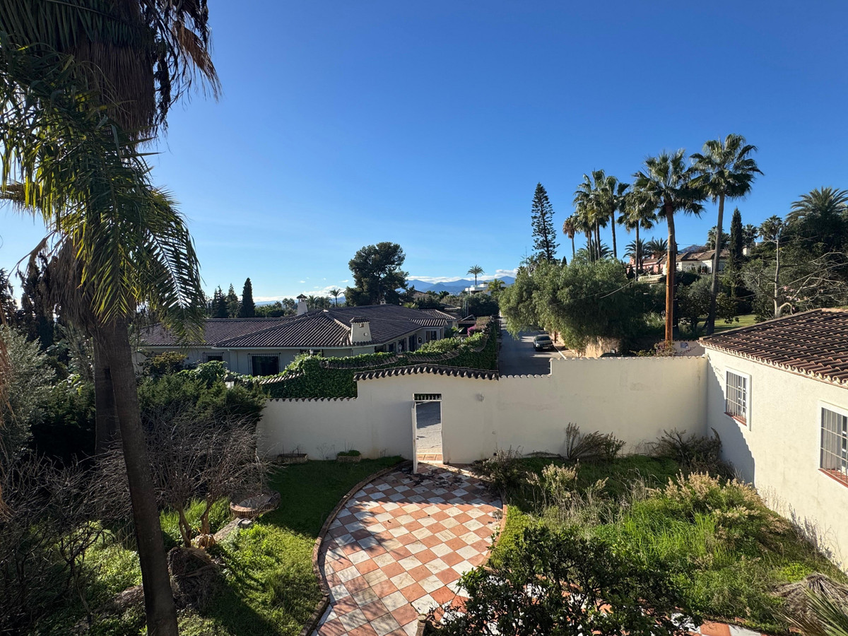 5 Bed Townhouse for sale in Nagüeles Costa Del Sol, Málaga, Spain