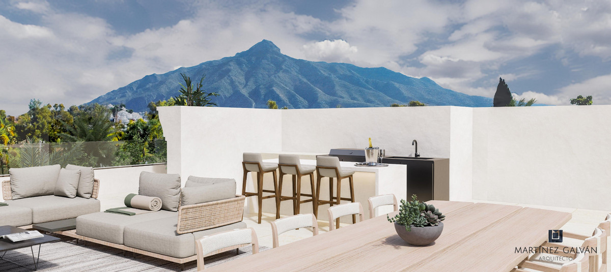 5 Bed Townhouse for sale in Nagüeles Costa Del Sol, Málaga, Spain