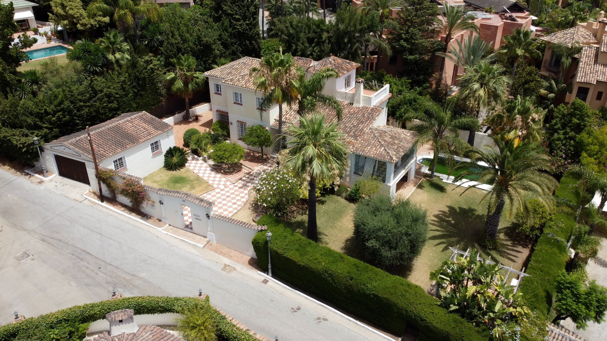 5 Bed Townhouse for sale in Nagüeles Costa Del Sol, Málaga, Spain