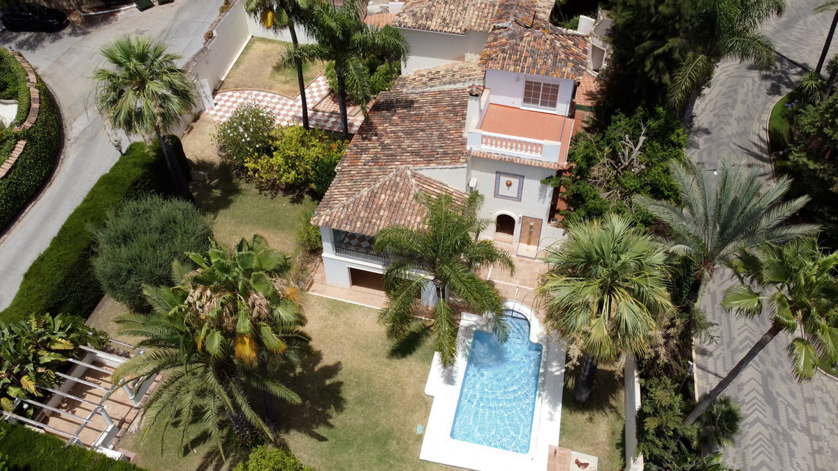 5 Bed Townhouse for sale in Nagüeles Costa Del Sol, Málaga, Spain