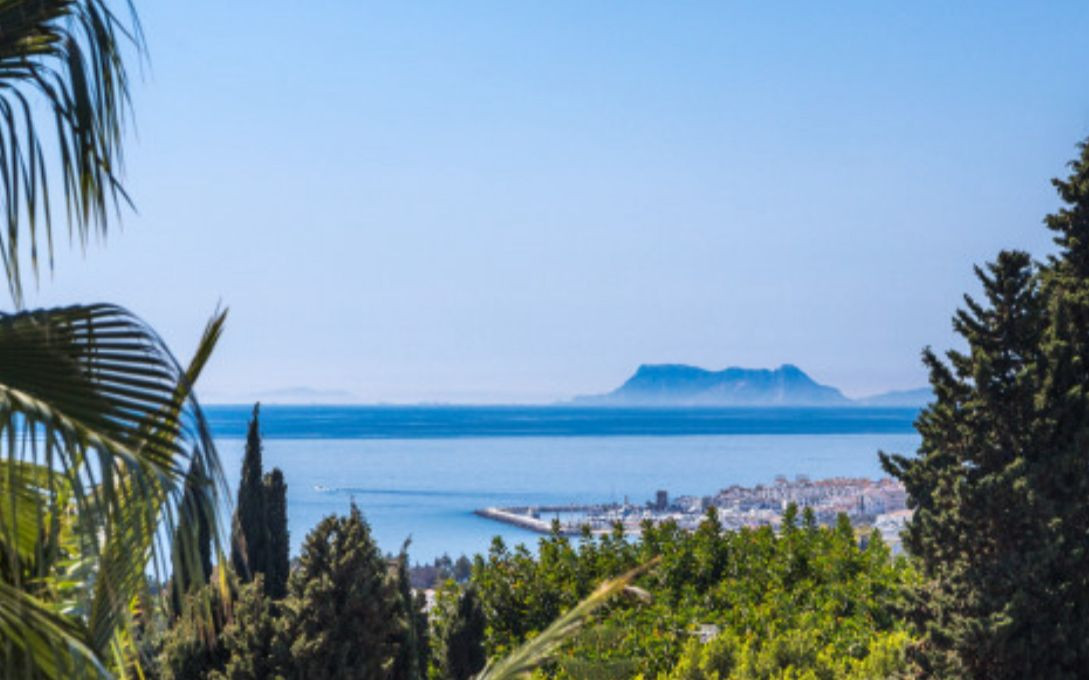 5 Bed Townhouse for sale in Nagüeles Costa Del Sol, Málaga, Spain