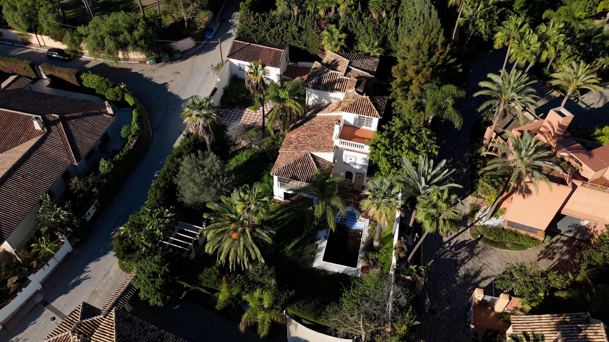 5 Bed Townhouse for sale in Nagüeles Costa Del Sol, Málaga, Spain