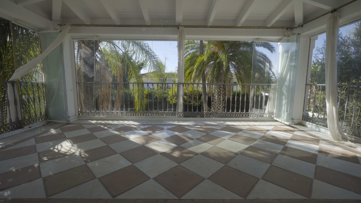 5 Bed Townhouse for sale in Nagüeles Costa Del Sol, Málaga, Spain