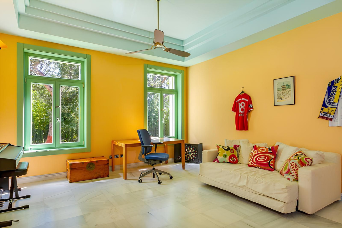 Se vende Villa - Chalet de 6 dormitorios en Costa Del Sol, Cadiz, España